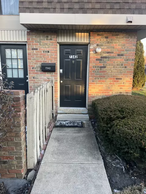 7342 Country Brook Dr, Indianapolis, IN 46260