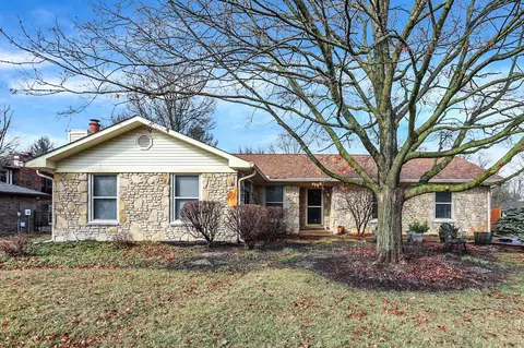 876 Briarwood Dr, Greenwood, IN 46142