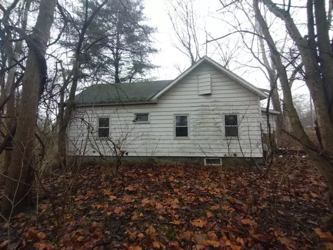 Exterior - 2458 E Knowles St, Clinton, IN 47842 photo 3 of 4