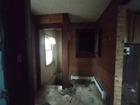 Entry Way - 2458 E Knowles St, Clinton, IN 47842 photo 1 of 1