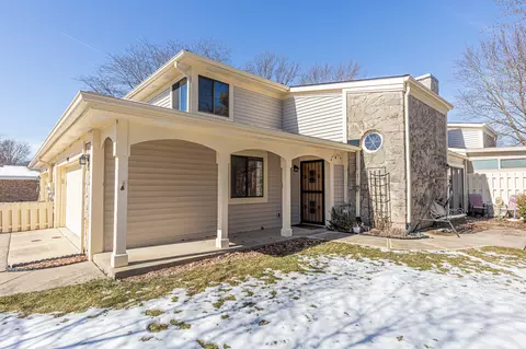 1522 Roanoke Dr, Zionsville, IN 46077