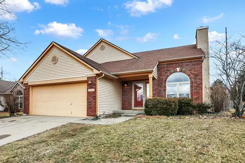 9784 Overcrest Dr, Fishers, IN 46037