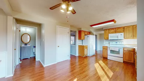 Dining - 609 Brentwood Dr E, Plainfield, IN 46168 photo 2 of 2