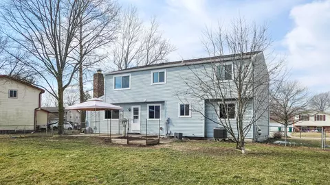 Exterior - 609 Brentwood Dr E, Plainfield, IN 46168 photo 2 of 11