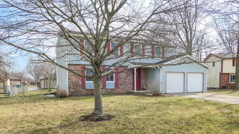 Exterior - 609 Brentwood Dr E, Plainfield, IN 46168 photo 10 of 11