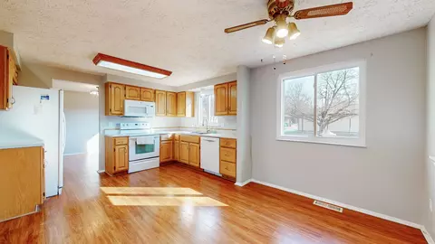 Kitchen - 609 Brentwood Dr E, Plainfield, IN 46168 photo 3 of 3