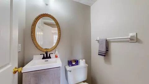 Bath - 609 Brentwood Dr E, Plainfield, IN 46168 photo 3 of 3