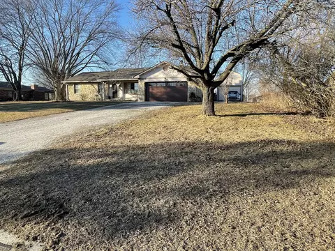 2116 Wayne Dr, Greenfield, IN 46140