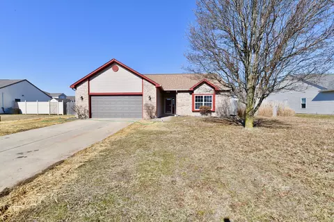 900 Palomino Pl, Bargersville, IN 46106