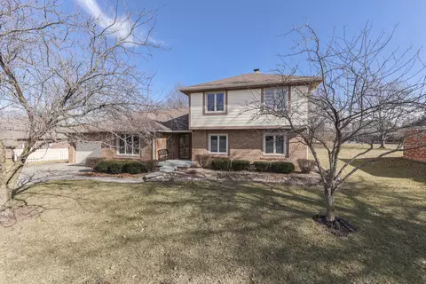 2085 Lake Run Dr, Greenwood, IN 46143