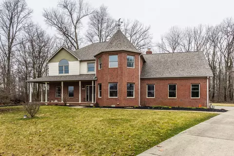 7280 Deerfield Dr, Greenfield, IN 46140