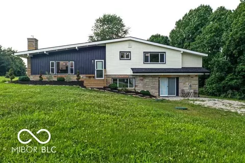 2724 Mt Liberty Rd, Nashville, IN 47448