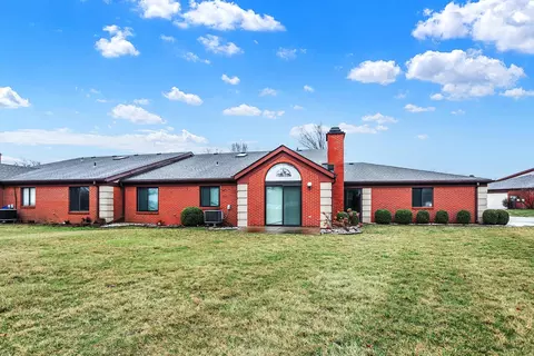 2052 Oak Run Ct, Indianapolis, IN 46260