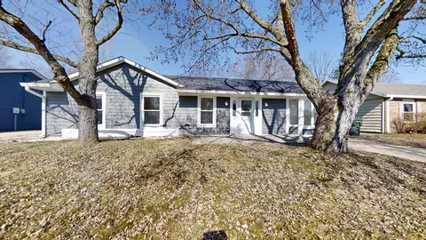 667 Holiday Dr, Fortville, IN 46040
