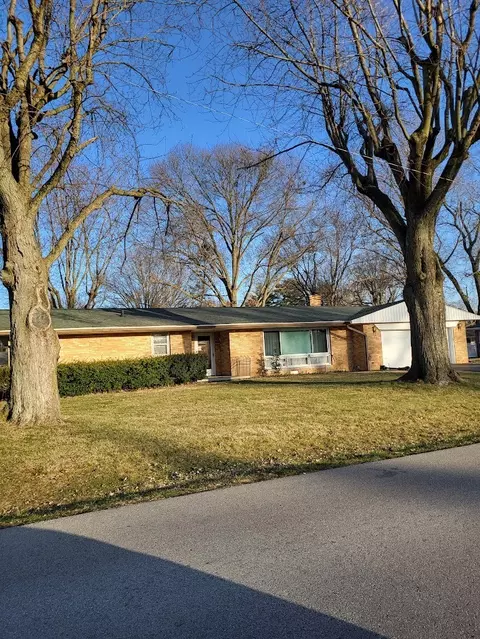 825 Gary Dr, Plainfield, IN 46168