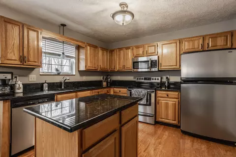 10622 Northhampton Dr, Fishers, IN 46038 photo 8