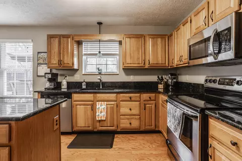 10622 Northhampton Dr, Fishers, IN 46038 photo 7