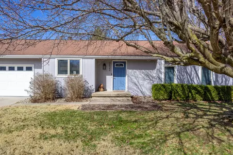 2622 Cedarcrest Dr, Columbus, IN 47203
