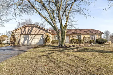 6892 W Brier Creek Dr, New Palestine, IN 46163