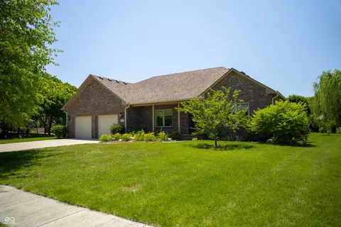 31 Grassy Creek Dr, Whiteland, IN 46184
