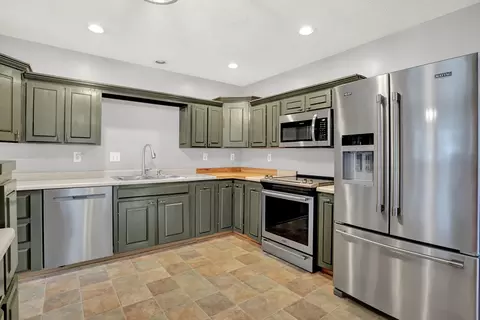 Kitchen - 6392 E County Road 600 S, Plainfield, IN 46168 photo 3 of 4