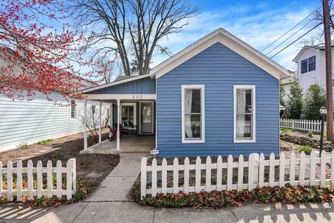 445 W Poplar St, Zionsville, IN 46077