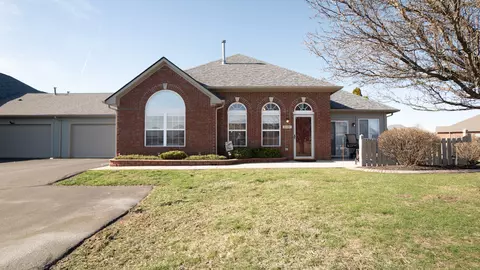 2797 Grandview Ln, Greenwood, IN 46143