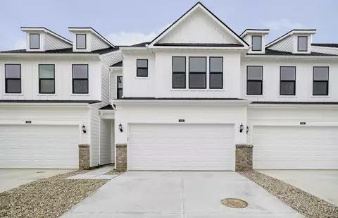 10948 Haflinger Dr, Zionsville, IN 46077