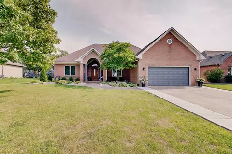3937 Highland Park Dr, Greenwood, IN 46143
