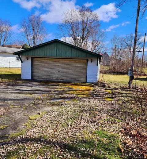 506 N Maple St, Veedersburg, IN 47987