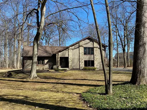1114 Foxglove Ct, Zionsville, IN 46077