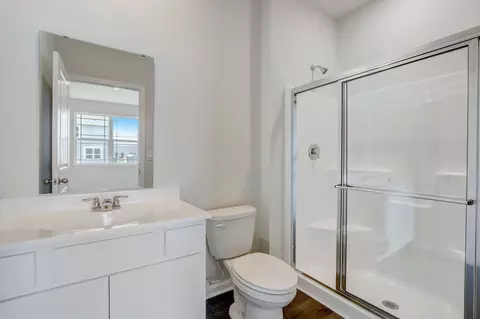 Bath - 640 Blarney Dr, Pendleton, IN 46064 photo 2 of 4