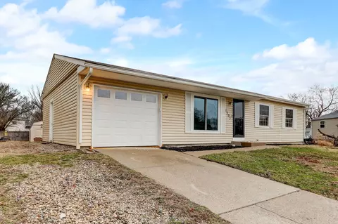 1305 Woodpointe Dr, Indianapolis, IN 46234