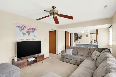 Living - 8176 Pascal Ct, Indianapolis, IN 46268 photo 6 of 8