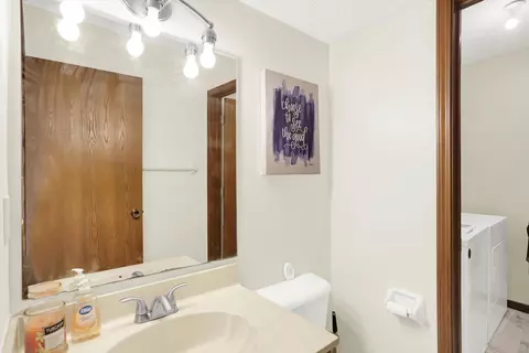Bath - 8176 Pascal Ct, Indianapolis, IN 46268 photo 2 of 6