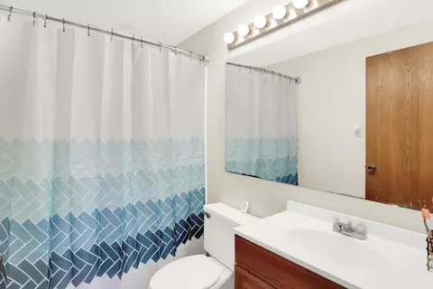 Bath - 8176 Pascal Ct, Indianapolis, IN 46268 photo 6 of 6