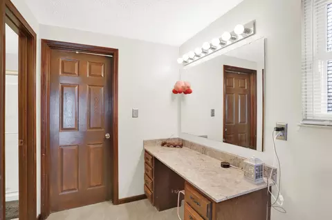 Bath - 8176 Pascal Ct, Indianapolis, IN 46268 photo 4 of 6