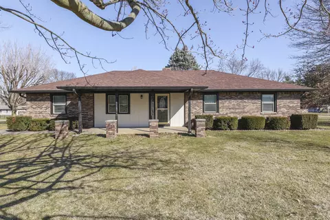 5252 W Stones Crossing Rd, Greenwood, IN 46143