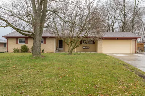 636 Oak Dr, Greenwood, IN 46142