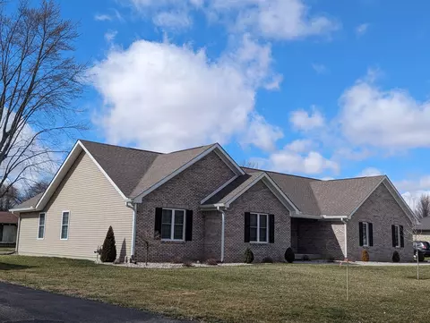 1057 S Walnut St, Rushville, IN 46173