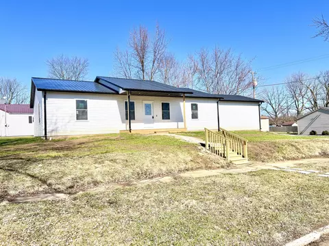 710 W 8th St W, Rushville, IN 46173