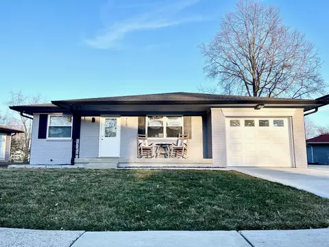 709 Laurel Ln, Fortville, IN 46040