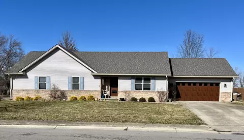 6000 E Pioneer Pl, Columbus, IN 47203