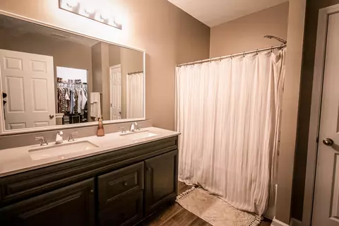 Bath - 8125 Ambrosia Ln, Pendleton, IN 46064 photo 1 of 5