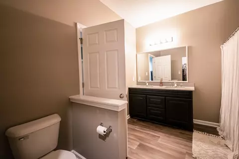 Bath - 8125 Ambrosia Ln, Pendleton, IN 46064 photo 3 of 5