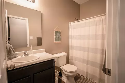 Bath - 8125 Ambrosia Ln, Pendleton, IN 46064 photo 4 of 5