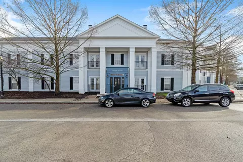 2131 Grenville St #2B, Carmel, IN 46032