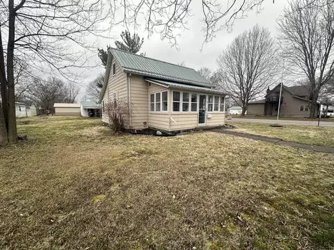1221 5th St, Covington, IN 47932 photo 3