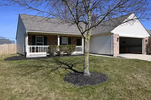 1208 Meadowood Dr, Danville, IN 46122