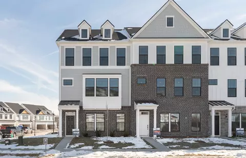 3251 Morab Dr, Zionsville, IN 46077